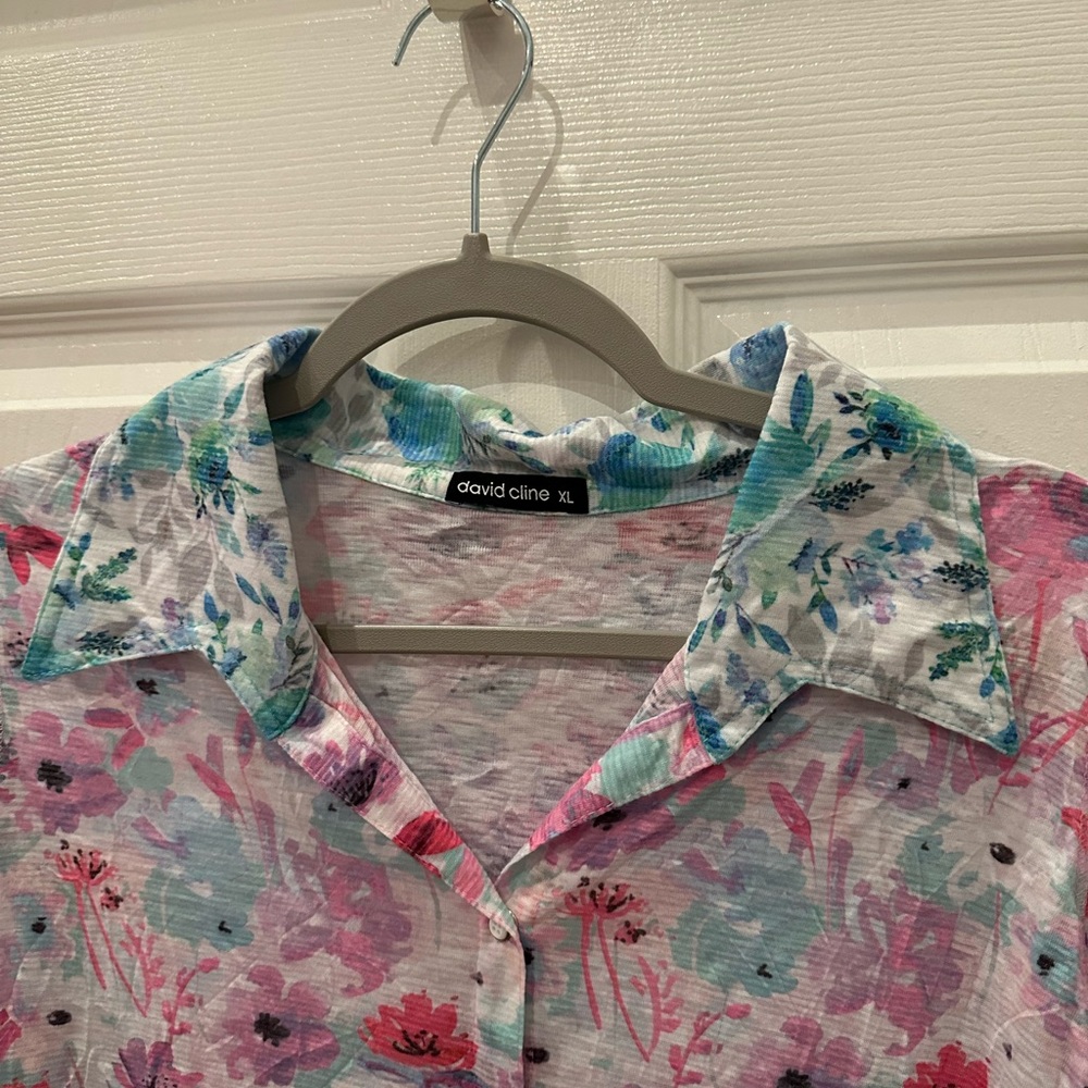 David Cline 3/4 sleeve button down floral print top. New without tags. Size XL